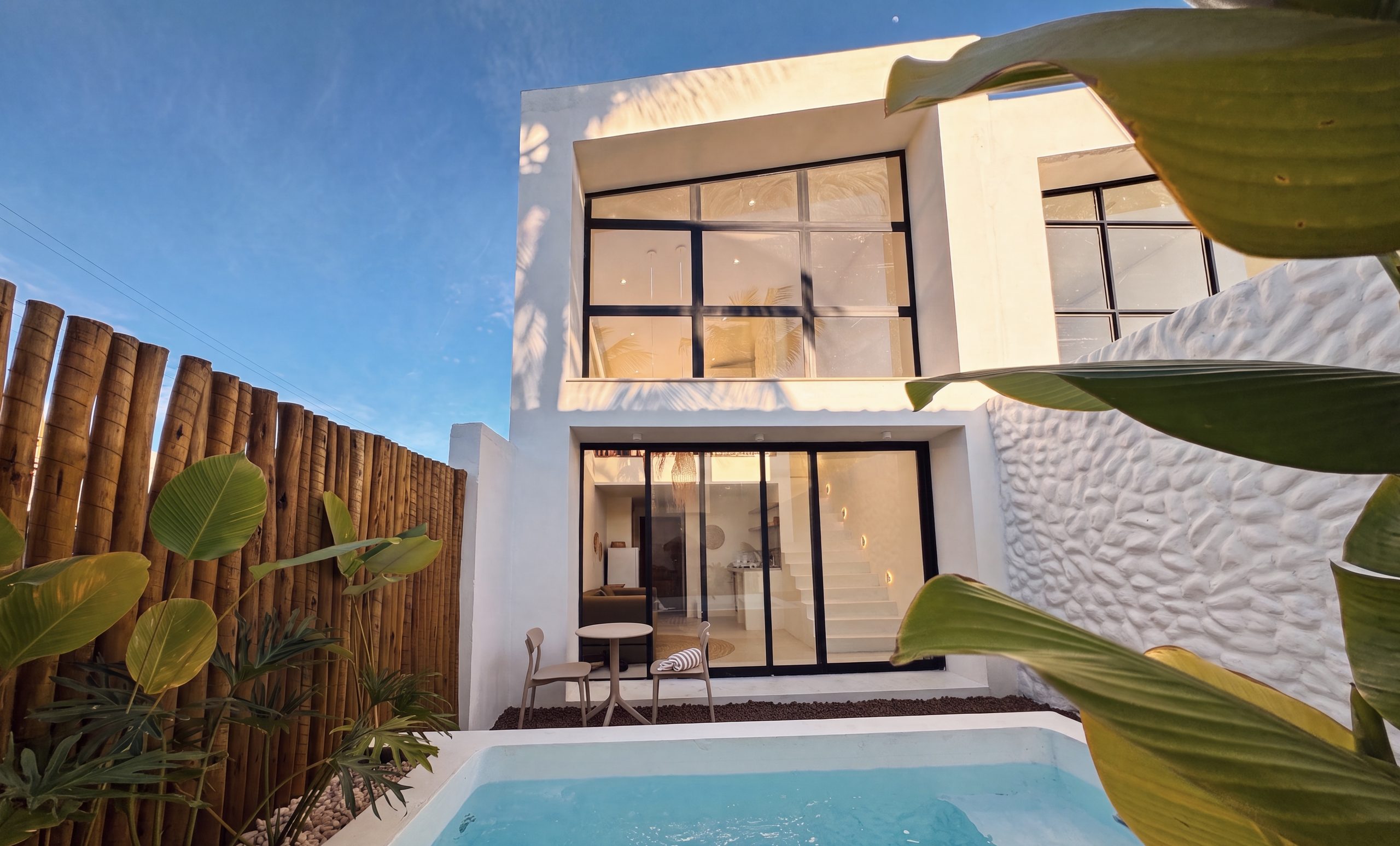 Fachada do Chalé Aura com piscina privativa, Ilhéus
